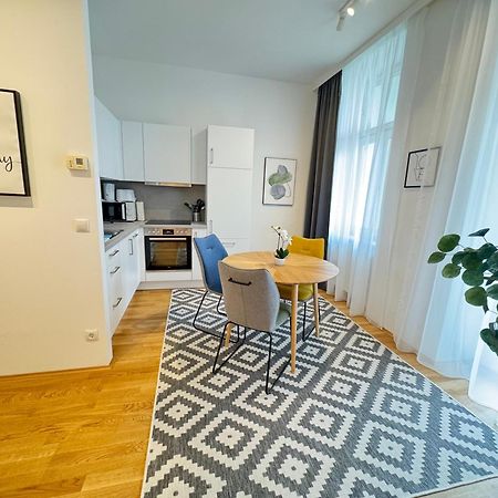 Trendy Apartment Zentral Gelegen Виена Екстериор снимка